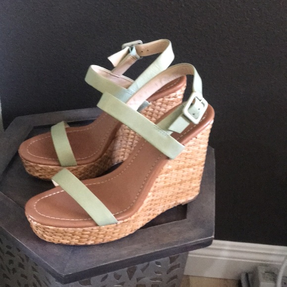 🔥1 hr sale - Kate Spade, wedge heels, light olive green, beautiful for fall - Picture 4 of 9